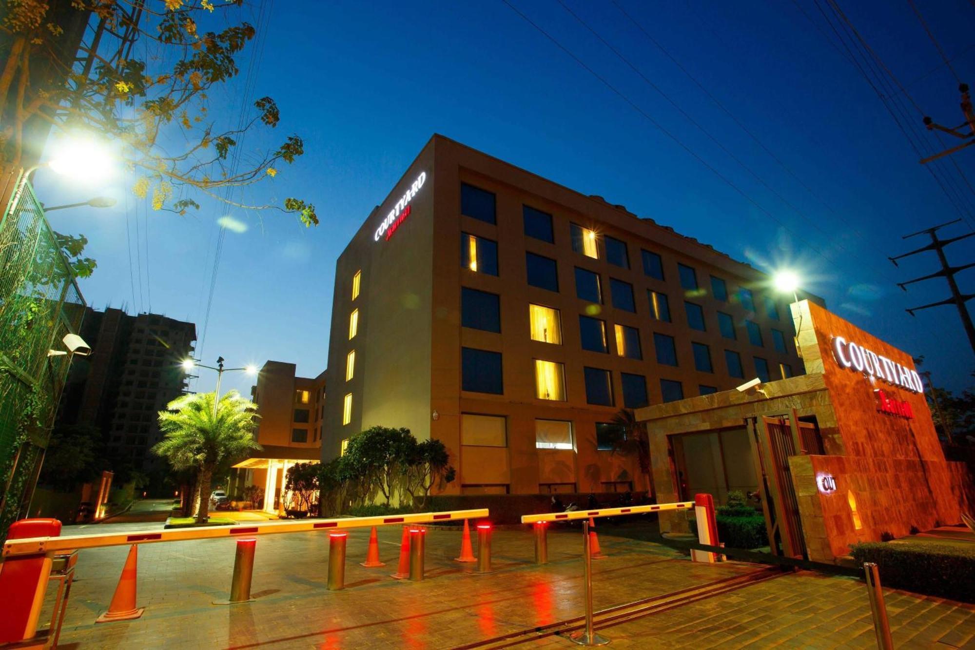 Courtyard By Marriott Agra Hotel Agra  Bagian luar foto